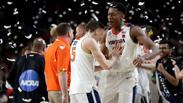 uva-wins-championship-deandre-hunter.jpg